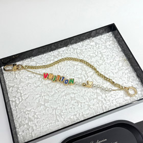 Louis Vuitton LV double chaîne perle pendentif lettre or décoré ceinture chaîne et sac décoration co