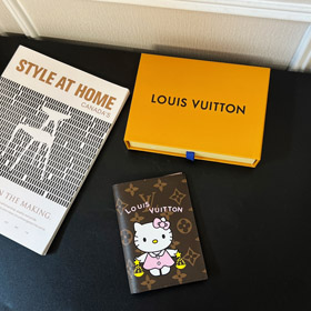 Louis Vuitton LV animation motif porte-passeport-3654