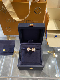 Louis Vuitton LV boucles d'oreilles blanches en mère de perle, boucles d'oreille-3760