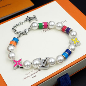 Louis Vuitton LV utilise une chaîne réglable pour corder des perles en résine et des bracelets à per