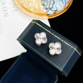 Van Cleef & Arpels boucles d'oreilles de trèfle à quatre feuilles-4046